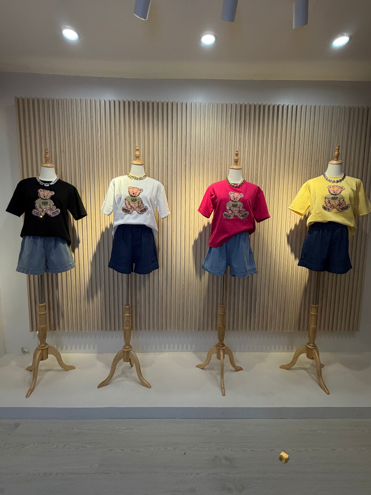 Intrend Bear Tee Collection